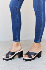 Load image into Gallery viewer, Weeboo Cherish The Moments Contrast Platform Sandals in Black

